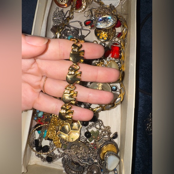 Huge Bundle Vintage Jewelry Mystery Grab Bag - Estate Jewelry Lot Surprise Box - Picture 13 of 14
